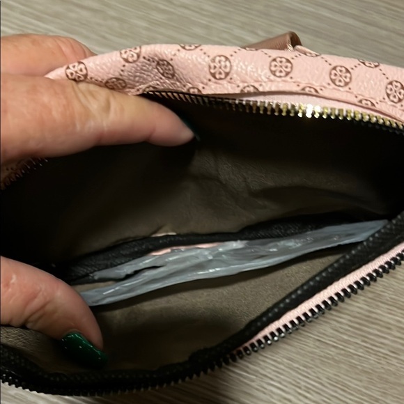 Stylish Pink Crossbody Bag - Picture 4 of 4